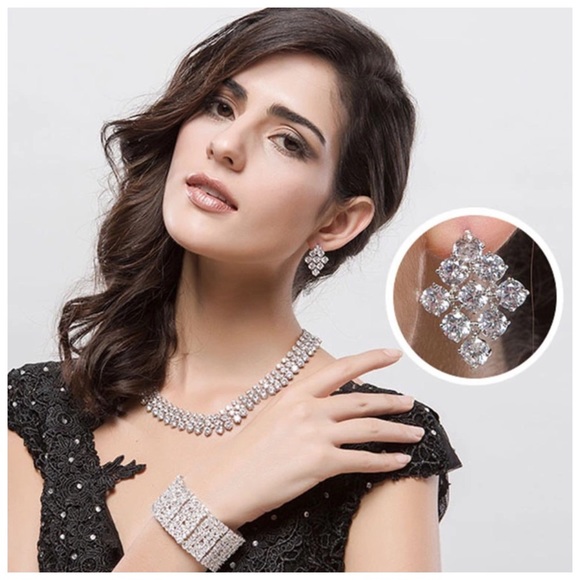 Swarovski Crystals The Chumani Silver Earrings - Picture 5 of 5